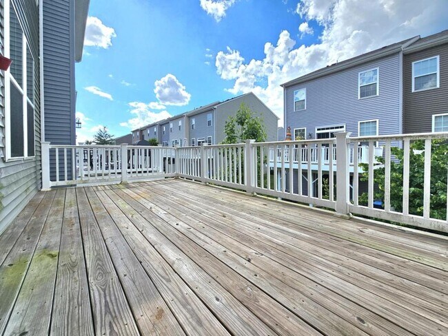 Building Photo - 8820 Englewood Farms Dr