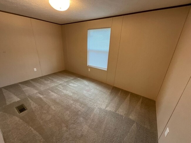 Building Photo - 2 Bedroom 2 Bathroom Mobile Home