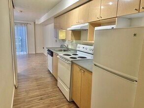 Building Photo - Beautiful condo w/garage space in desirable Belltown! Available 6/10/2026!