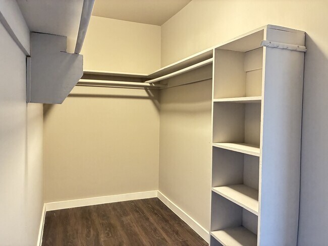 Building Photo - 7510 Shadyvilla Ln