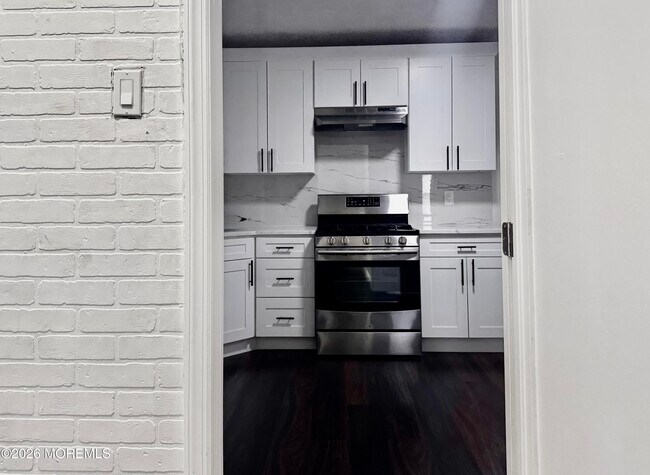 Building Photo - 198 New Brunswick Ave