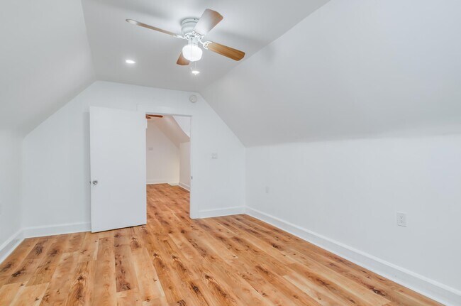 Building Photo - 324 Stegman Pkwy