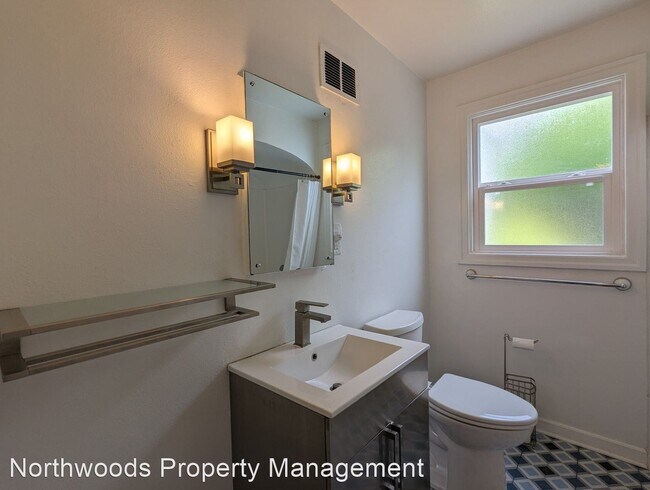 Building Photo - 2 br, 1 bath House - 1675 Washington St