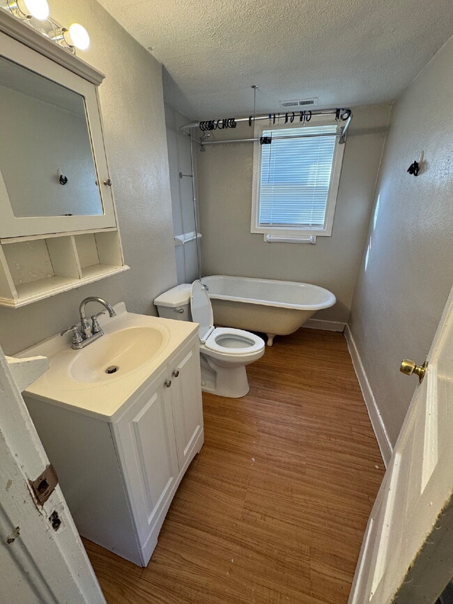 Building Photo - "Cozy 1-Bedroom Haven in Wichita's Heart – Your Perfect Urban Retreat Awaits!"