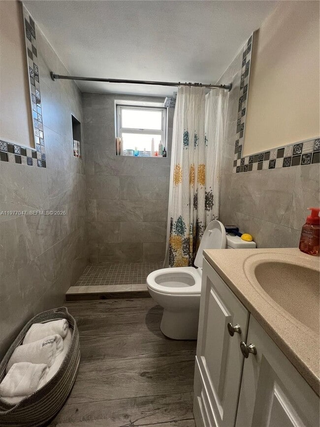 Building Photo - 1340 Lincoln Rd