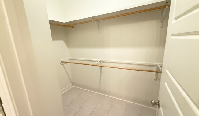 Building Photo - "Charming 3-Bed Townhouse Retreat with 2.5...