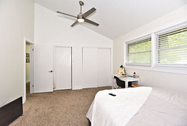 Building Photo - Mid Century Modern home in the Patrick Hen...