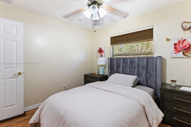 Building Photo - 15816 SW 48th Manor