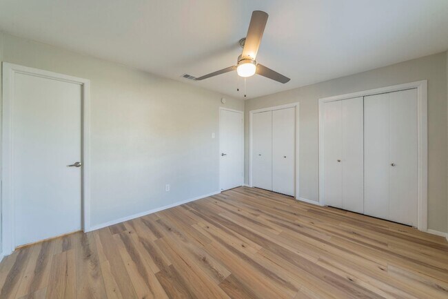 Building Photo - 802 Birchwood Dr