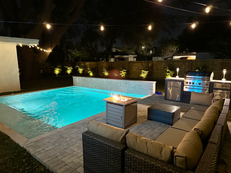 Building Photo - 111 N Cirus Ave