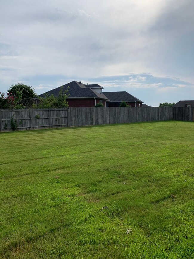 Building Photo - 3 Bed/2 Bath-Fenced Yard-Sage Meadows!