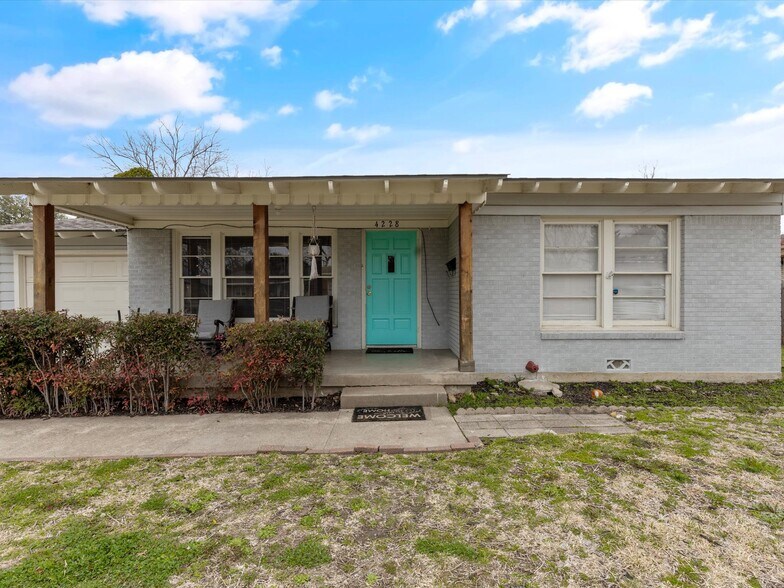 Building Photo - 4228 Winfield Ave