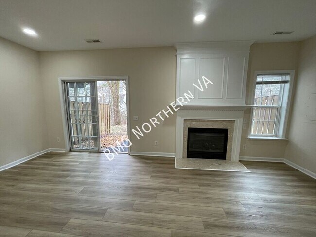 Building Photo - 22525 Maison Carree Square