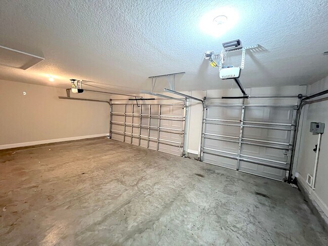 Building Photo - GORGEOUS 5 Bed 4 Bath 3 Car Garage HOME w COMMUNITY POOL for RENT!
