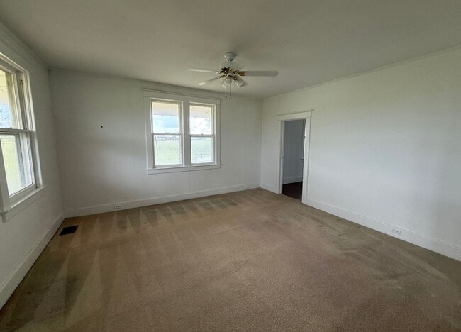 Building Photo - Charming Country Farmhouse in Elberta!