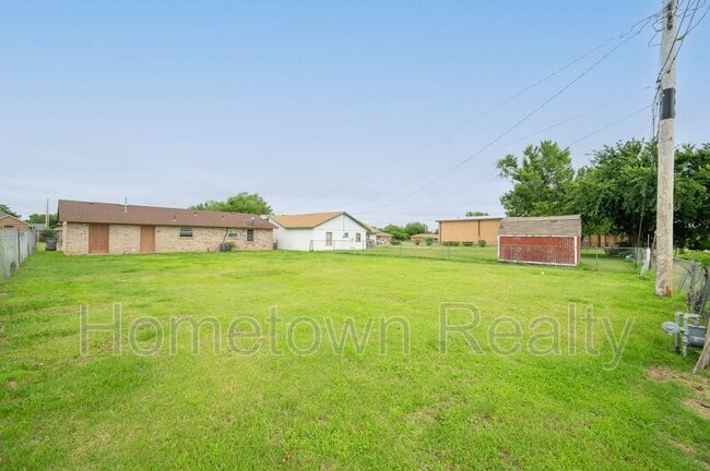 Building Photo - 6212 NW Ash Ave