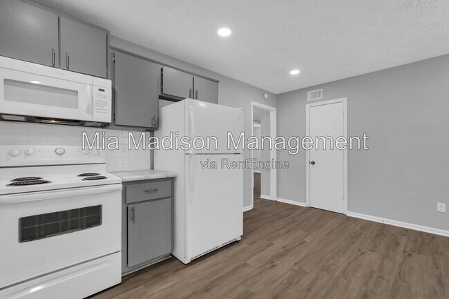 Building Photo - 111 E Mell St