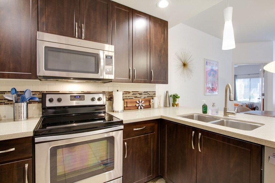 Building Photo - 5350 E Deer Valley Dr