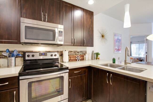 Building Photo - 5350 E Deer Valley Dr