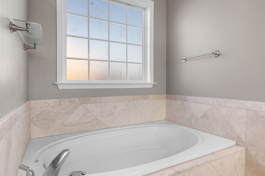 Building Photo - 119 Daventry Ln