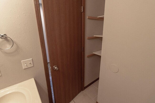 Building Photo - 3611 Zinnia Dr