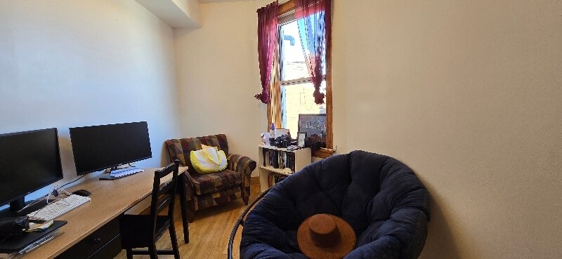 Building Photo - 2342 W Walton St