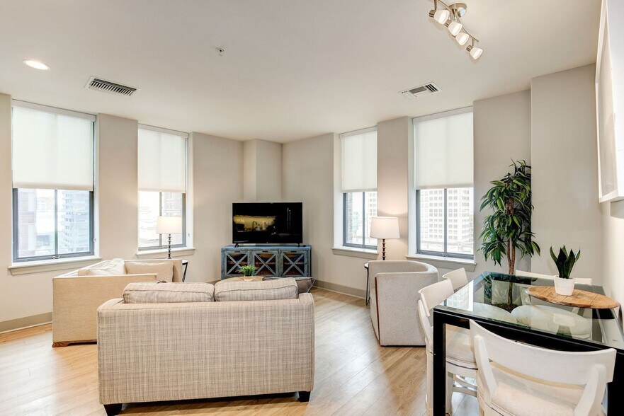 Building Photo - 10 Light St