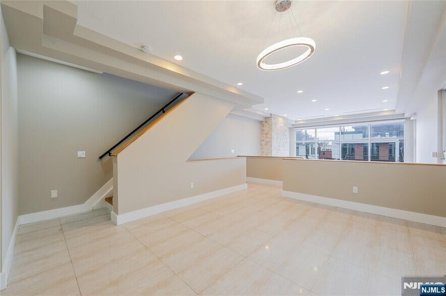 Building Photo - 760A Undercliff Ave