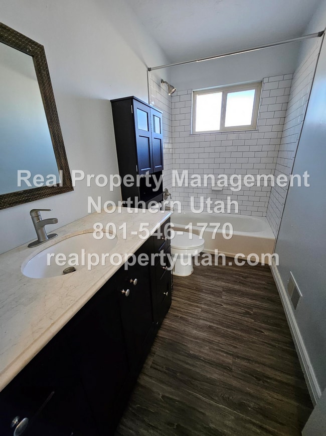 Building Photo - 4 Bedroom 2 Bath Home in Clearfield Available!