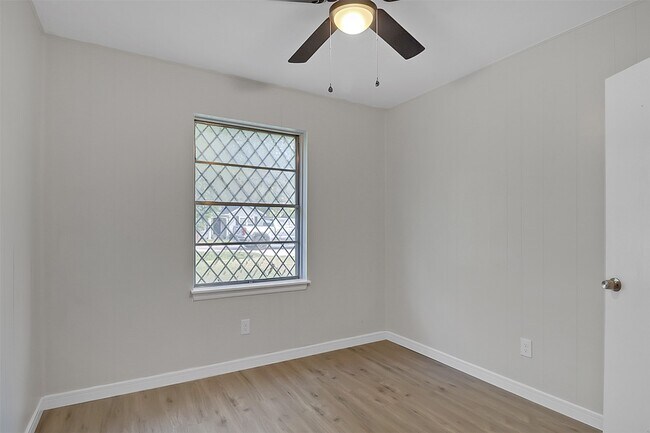 Building Photo - 2509 Bayou Ave