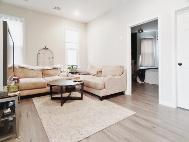 Building Photo - 119 Prospect St