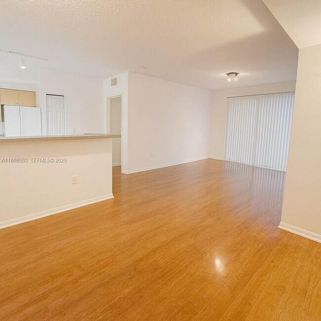 Building Photo - 8040 N Nob Hill Rd