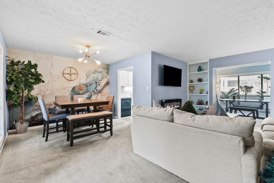 Building Photo - 8740 Roswell Rd