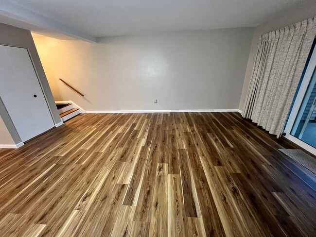 Building Photo - First Floor, 3 BR Condo in the Private Qua...