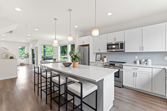 Building Photo - Like-New 4BR Corner Home w/ A/C, 2-Car Garage & Bonus Room