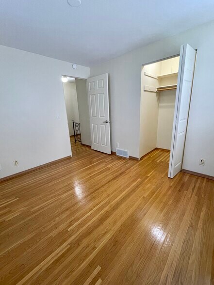Building Photo - 68 Moxon Dr
