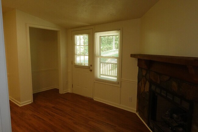 Building Photo - 1499 Merrimac Rd
