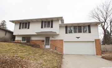 Building Photo - Absolutely pristine, unique multi-level floor plan