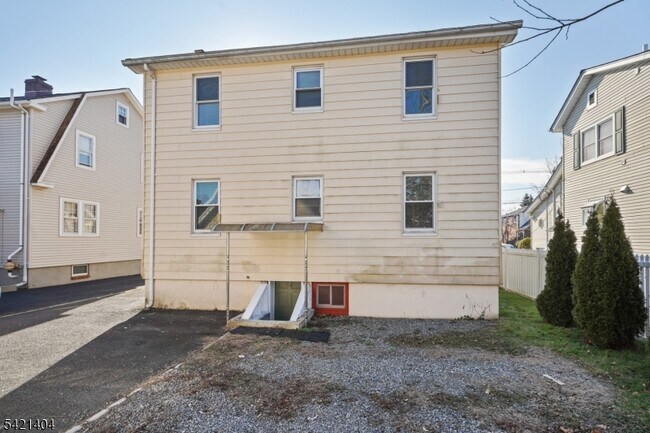 Building Photo - 23 Meeker Pl