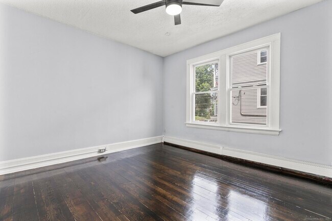 Building Photo - 160 Easton Ave