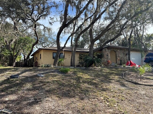 Building Photo - 8748 Forest Lake Dr