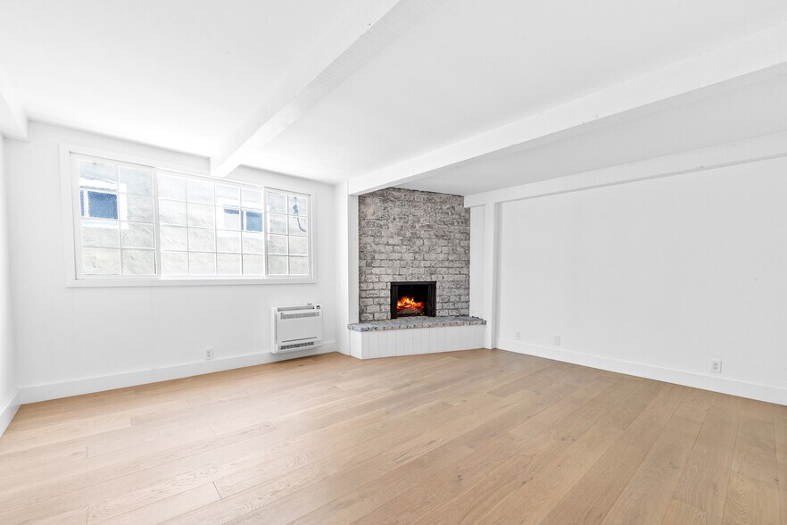Building Photo - 11912 Gorham Ave