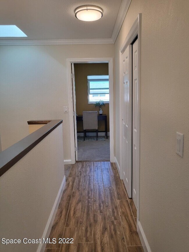 Building Photo - 335 Paradise Blvd