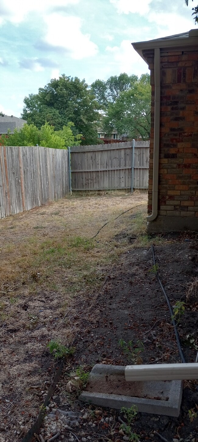 Building Photo - 3200 Foxboro Dr