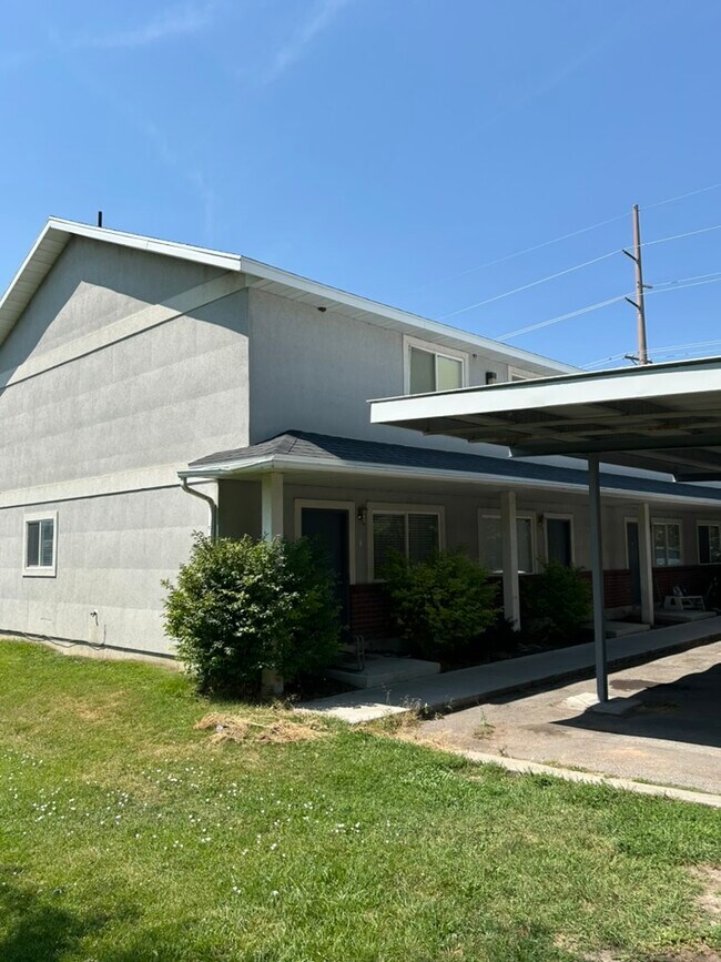 Building Photo - 166 E 1800 N