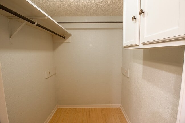 Building Photo - 1127 Lois St