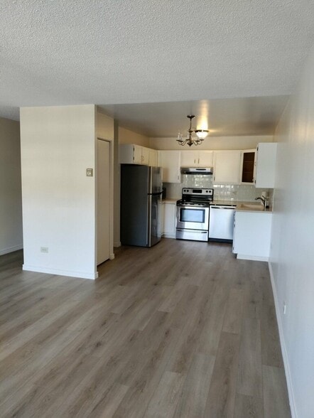Building Photo - 695 S Alton Way