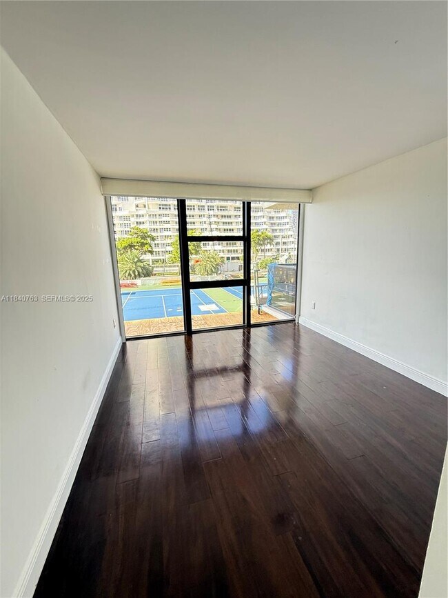 Building Photo - 600 NE 36th St