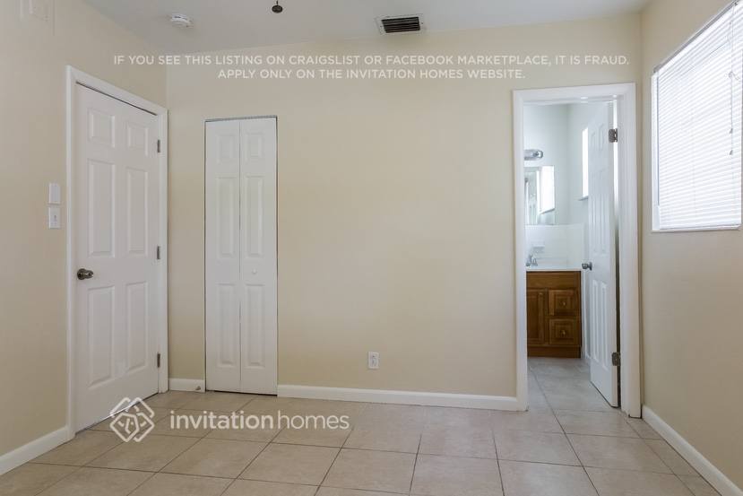 Building Photo - 883 W Country Club Cir