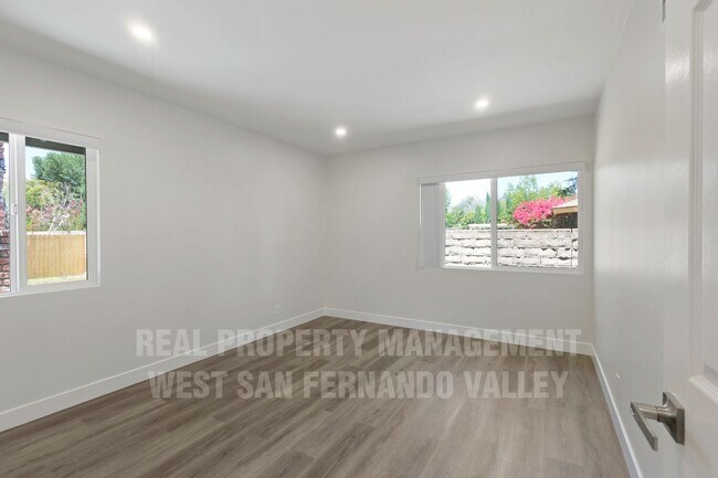 Building Photo - Beautifully Remodeled Single Family Home with Pool
